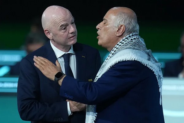 Fifa Kongresinde Tarihi Rest! Tokalaşmayı reddetti